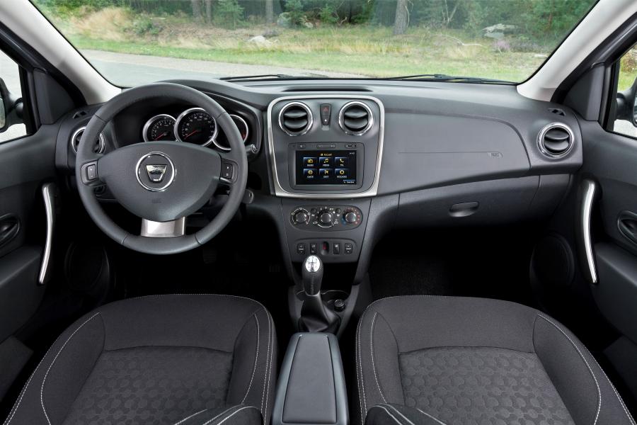 Торпедо Dacia Sandero 2012 года  (фото 17 из 19)